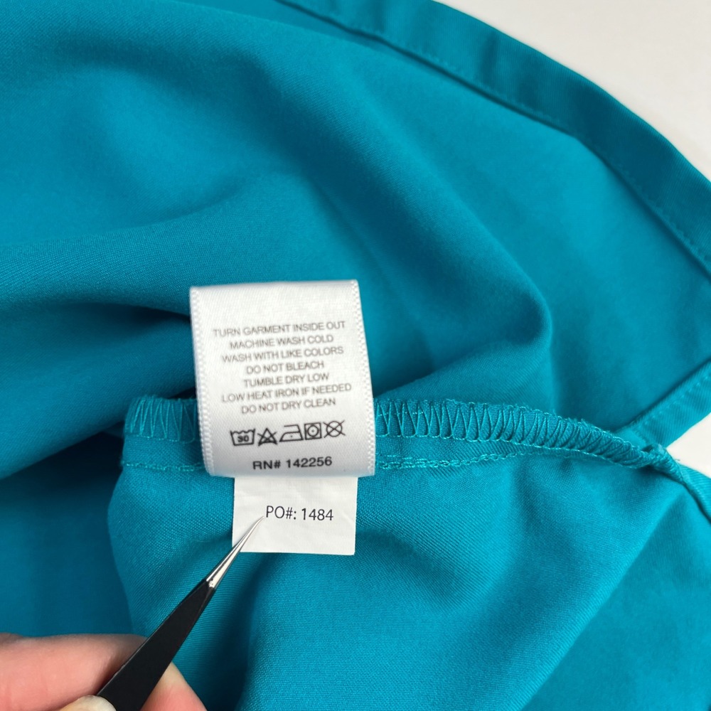 FIGS Catarina One-Pocket Scrub Top Women XS Teal V-Neck Short Sleeve Technical - Picture 6 of 7